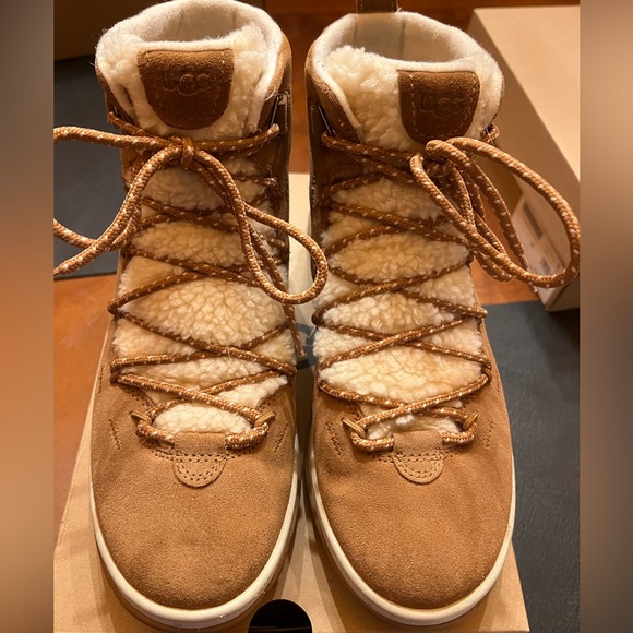 Ugg Women’s Size 11 Suede Shearling Lace-Up Boots - Tan - Picture 3 of 8